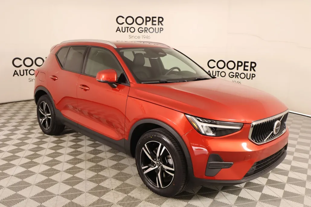 2023 Volvo XC40 Core photo 1