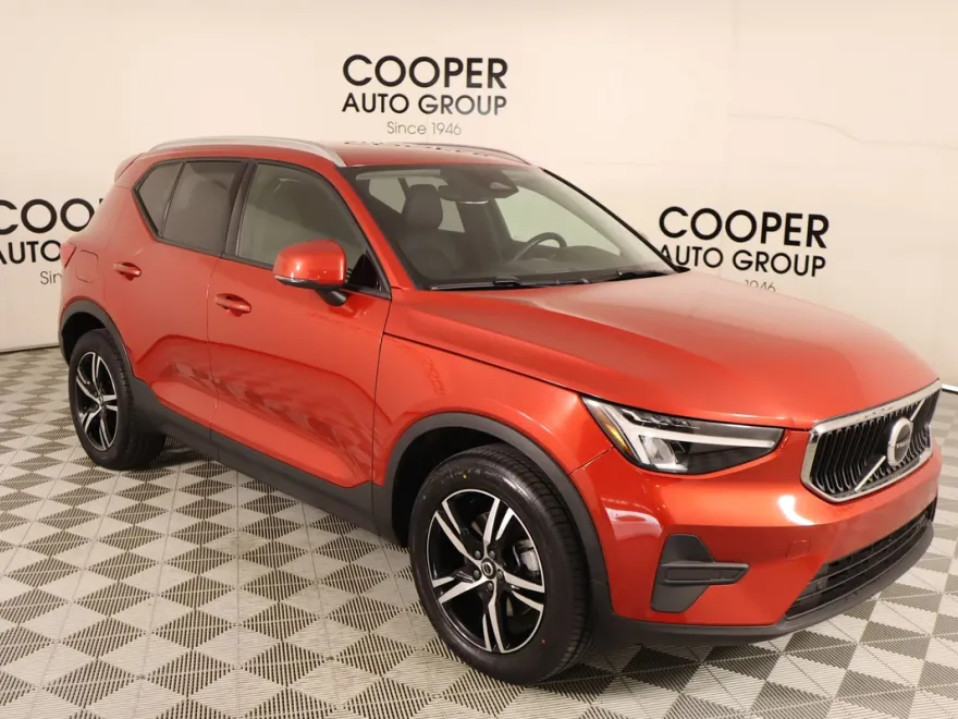 2023 Volvo XC40 Core photo 1