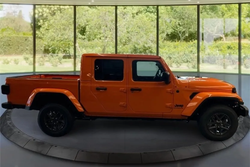 2025 Jeep Gladiator Sport photo 1