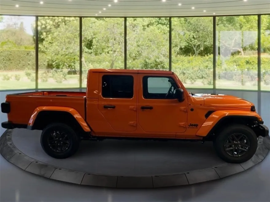 2025 Jeep Gladiator Sport photo 1