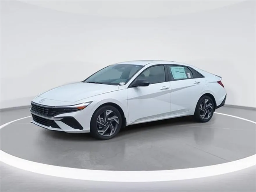 2025 Hyundai Elantra SEL Sport photo 1