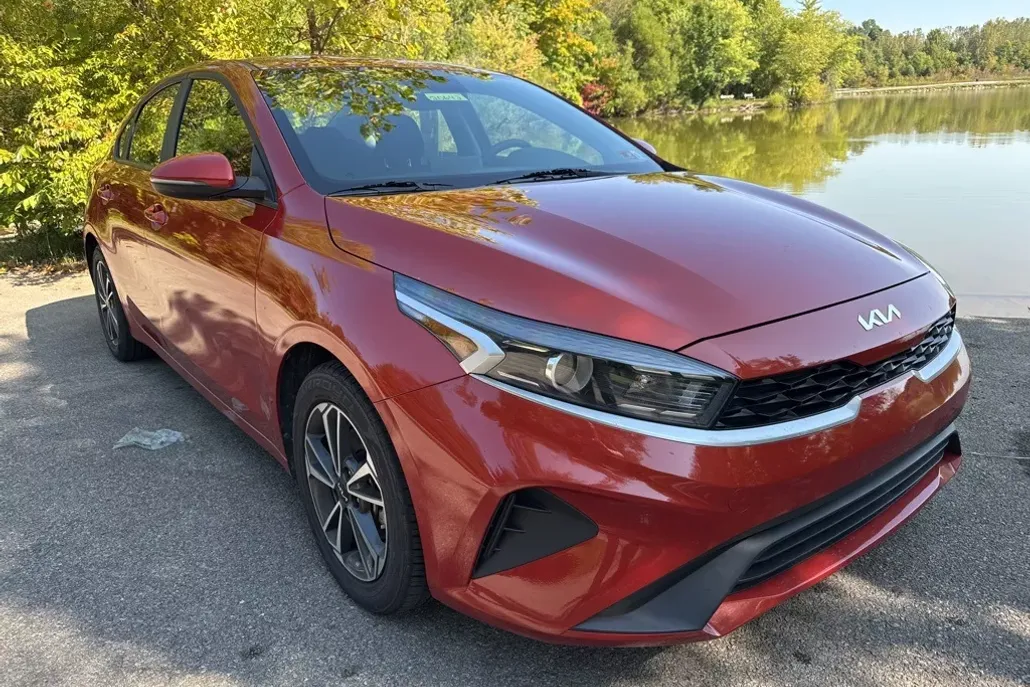 2023 Kia Forte LXS photo 1