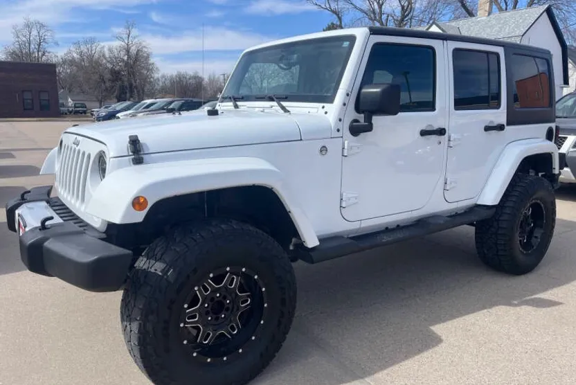 2015 Jeep Wrangler Unlimited Sahara photo 1