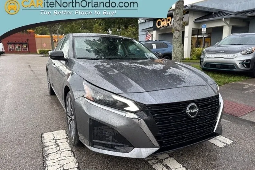 2024 Nissan Altima 2.5 SV photo 1