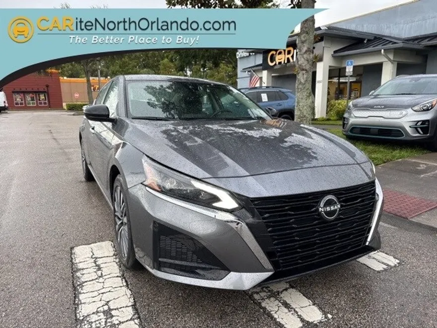 2024 Nissan Altima 2.5 SV photo 1