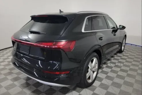 2019 Audi e-tron Prestige photo 2