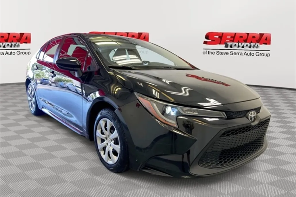 2022 Toyota Corolla LE photo 1