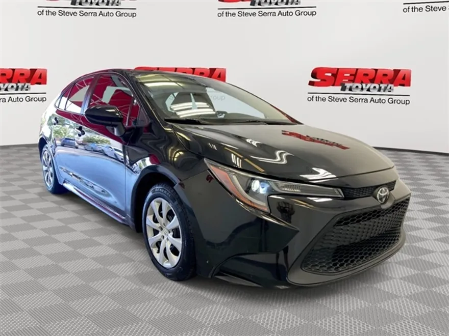 2022 Toyota Corolla LE photo 1