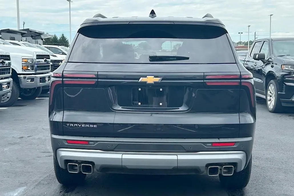 2025 Chevrolet Traverse photo 1
