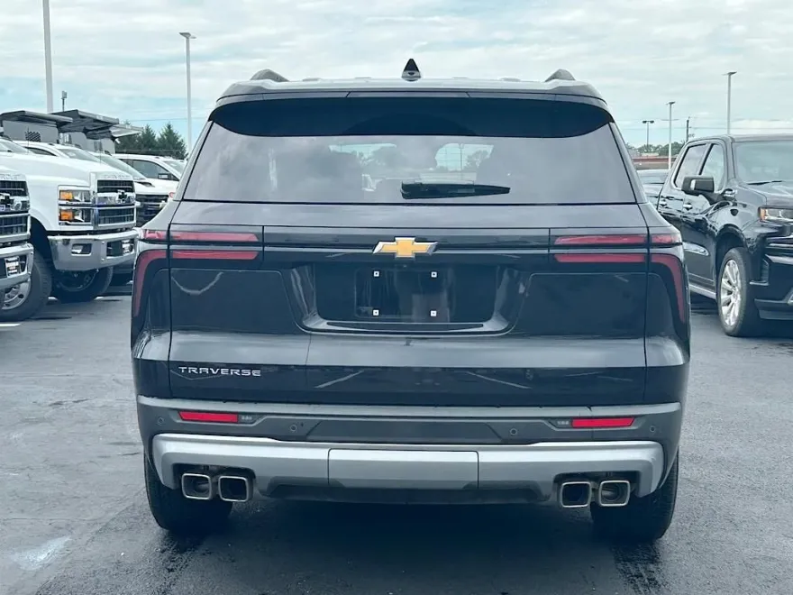2025 Chevrolet Traverse photo 1