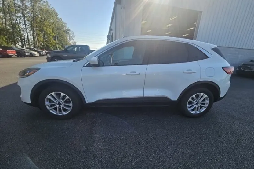 2020 Ford Escape SE photo 1