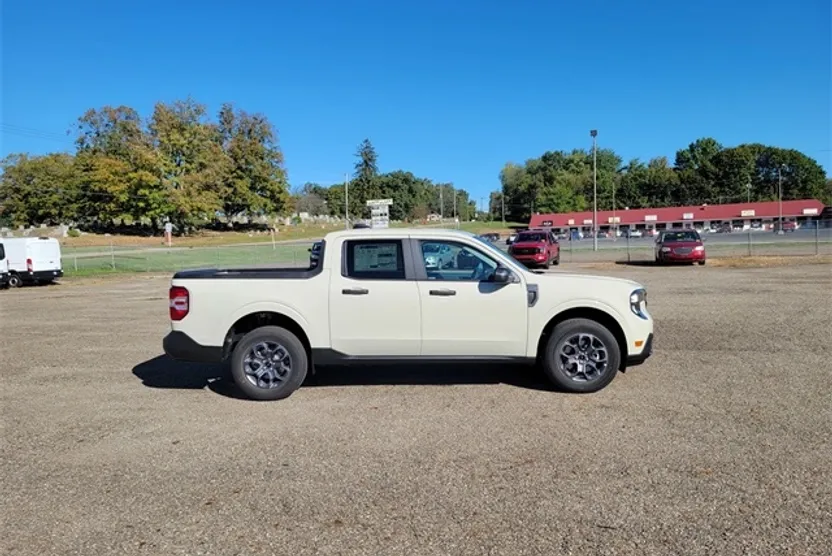 2025 Ford Maverick XLT photo 1