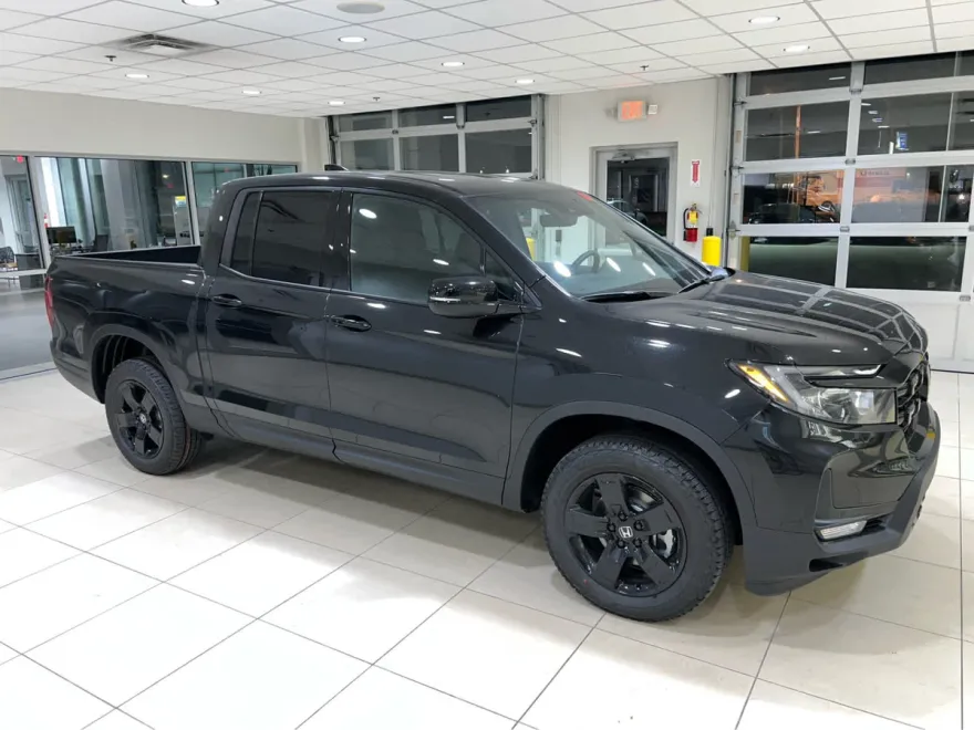 2025 Honda Ridgeline Black Edition photo 1