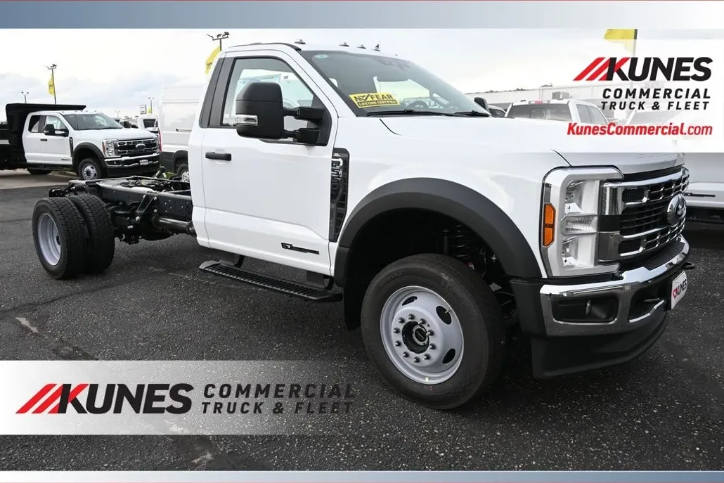 2025 Ford F-550 XL photo 1