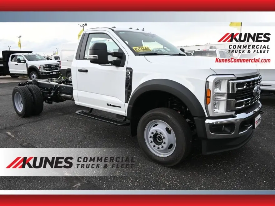 2025 Ford F-550 XL photo 1