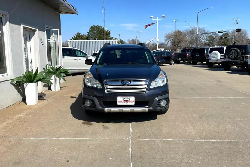 2013 Subaru Outback 2.5i Limited photo 1