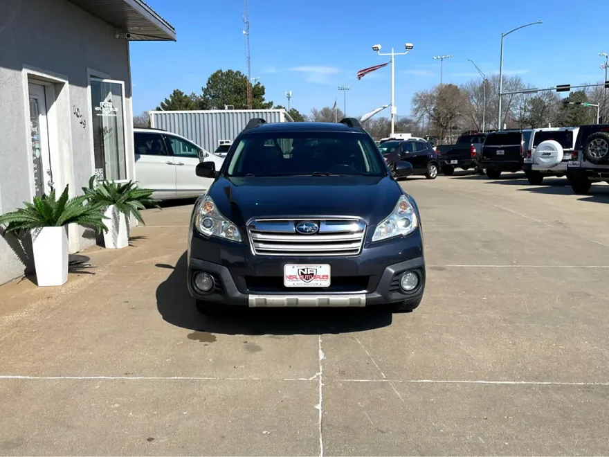 2013 Subaru Outback 2.5i Limited photo 1