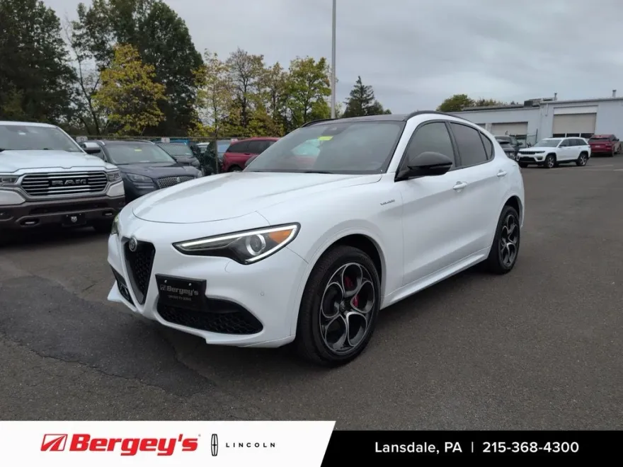2022 Alfa Romeo Stelvio Ti photo 1