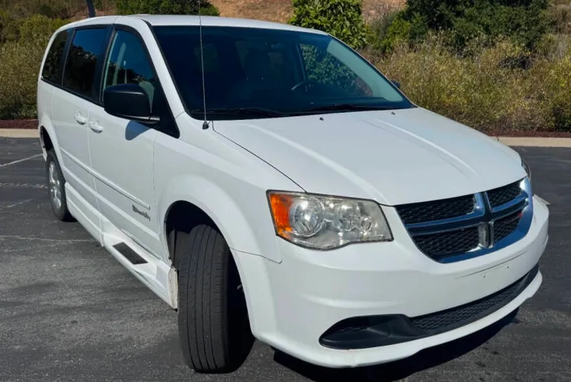 2014 Dodge Grand Caravan SE photo 1