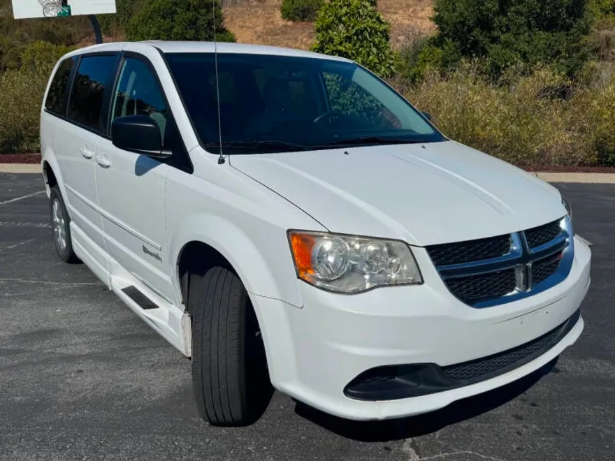 2014 Dodge Grand Caravan SE photo 1