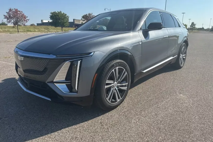 2023 Cadillac Lyriq Luxury photo 1