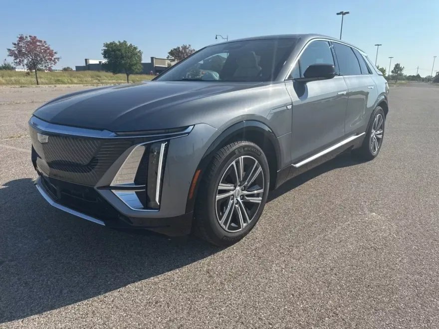 2023 Cadillac Lyriq Luxury photo 1