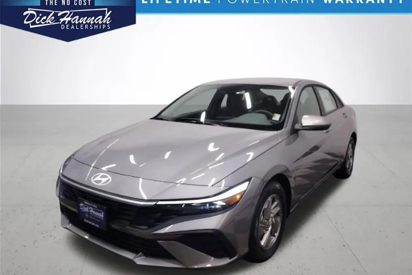 2025 Hyundai Elantra SE photo 1