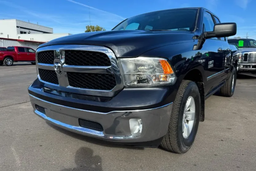 2016 Ram 1500 SLT photo 1