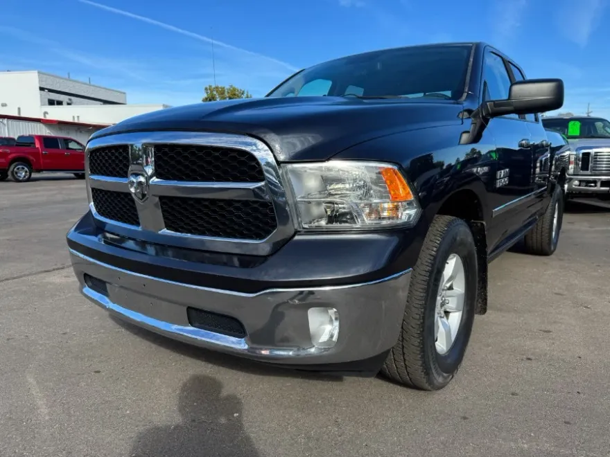 2016 Ram 1500 SLT photo 1