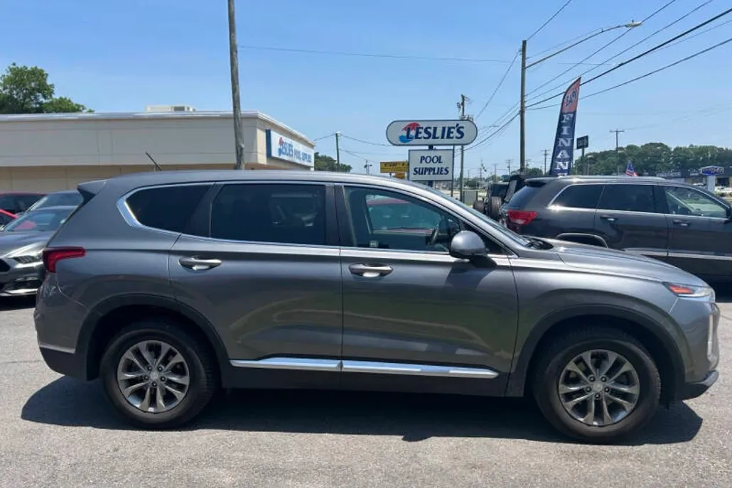 2019 Hyundai Santa Fe SE photo 1