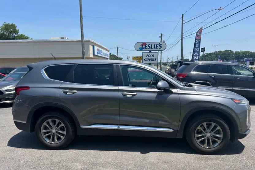 2019 Hyundai Santa Fe SE photo 1
