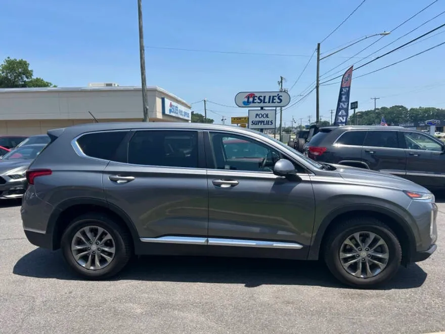 2019 Hyundai Santa Fe SE photo 1