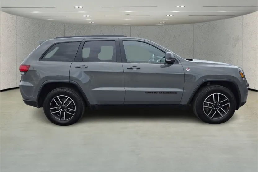 2021 Jeep Grand Cherokee Trailhawk photo 1