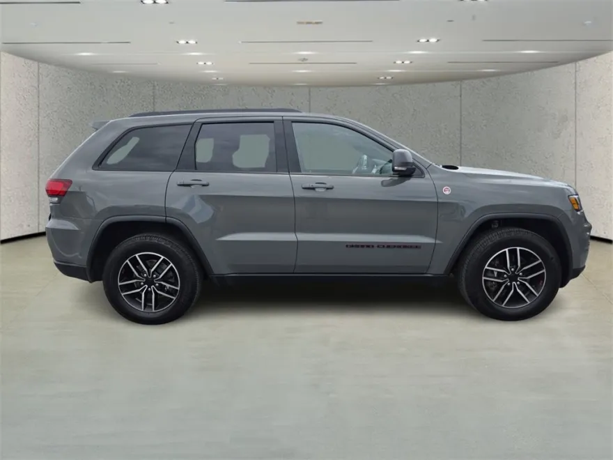 2021 Jeep Grand Cherokee Trailhawk photo 1