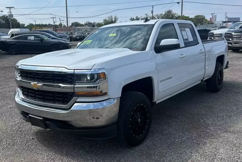 2016 Chevrolet Silverado 1500 LT photo 1