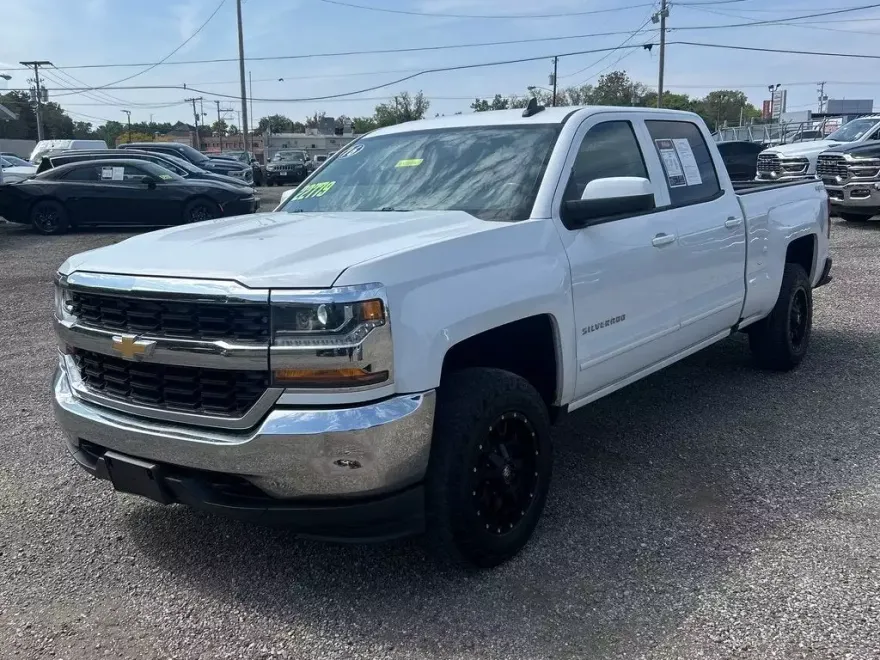 2016 Chevrolet Silverado 1500 LT photo 1