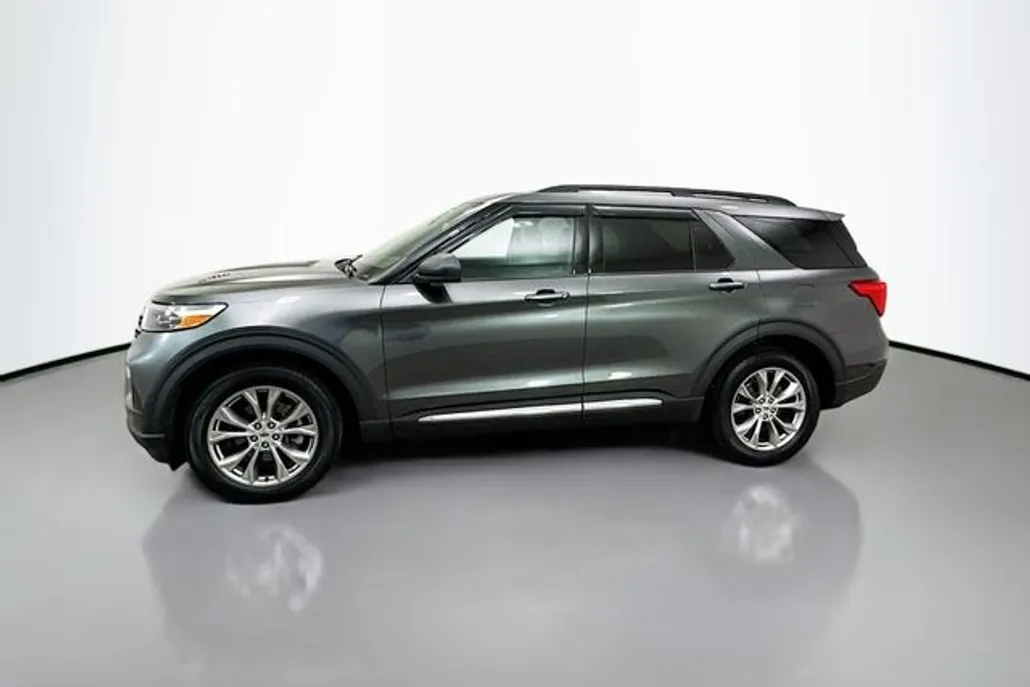 2020 Ford Explorer XLT photo 1