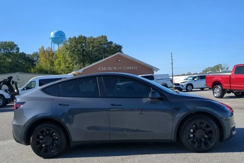 2023 Tesla Model Y Long Range photo 1