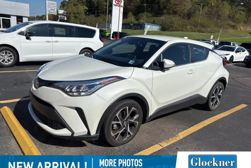 2021 Toyota C-HR XLE photo 1