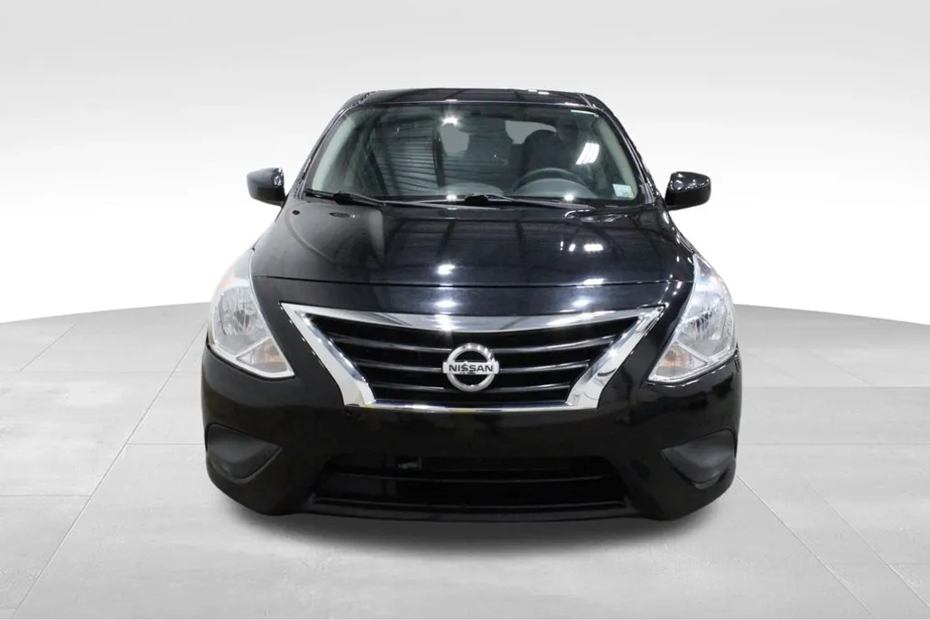 2019 Nissan Versa 1.6 Plus photo 1