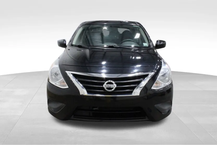 2019 Nissan Versa 1.6 Plus photo 1