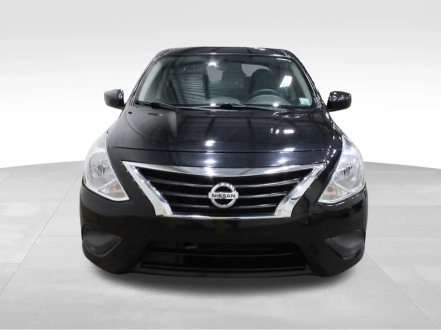2019 Nissan Versa 1.6 Plus photo 1