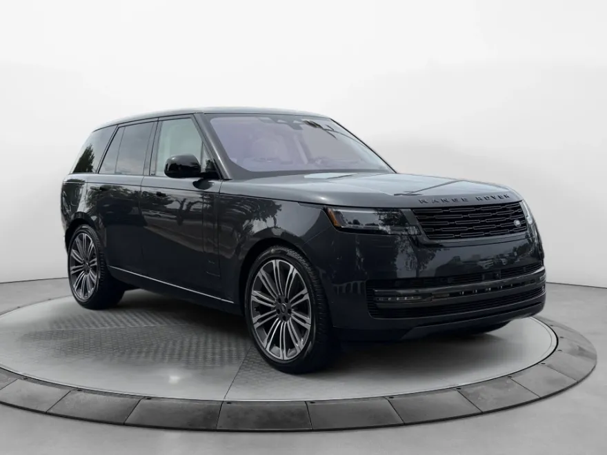 2023 Land Rover Range Rover SE photo 1