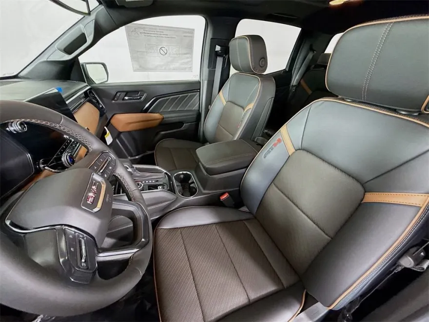 2025 Gmc Canyon AT4 photo 1