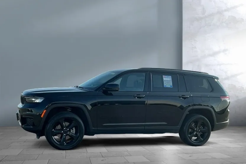 2022 Jeep Grand Cherokee Altitude photo 1