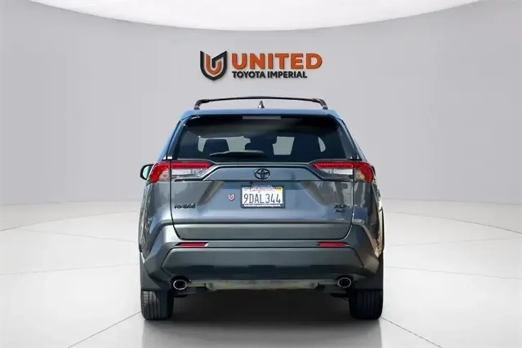 2022 Toyota RAV4 XLE photo 1