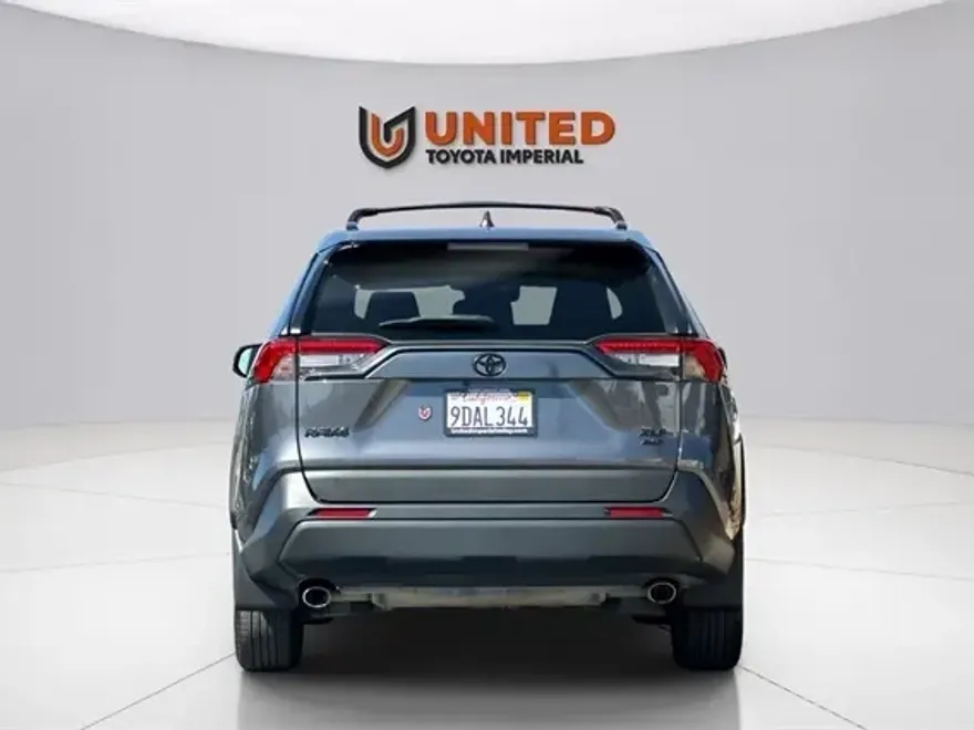 2022 Toyota RAV4 XLE photo 1