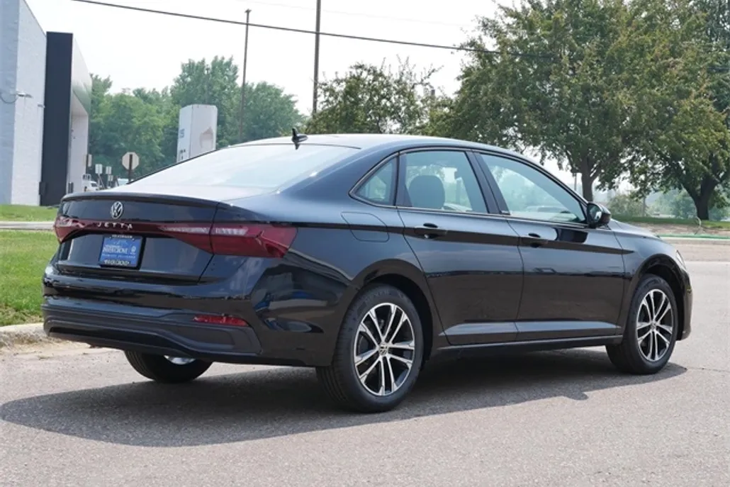 2025 Volkswagen Jetta 1.5T Sport photo 1