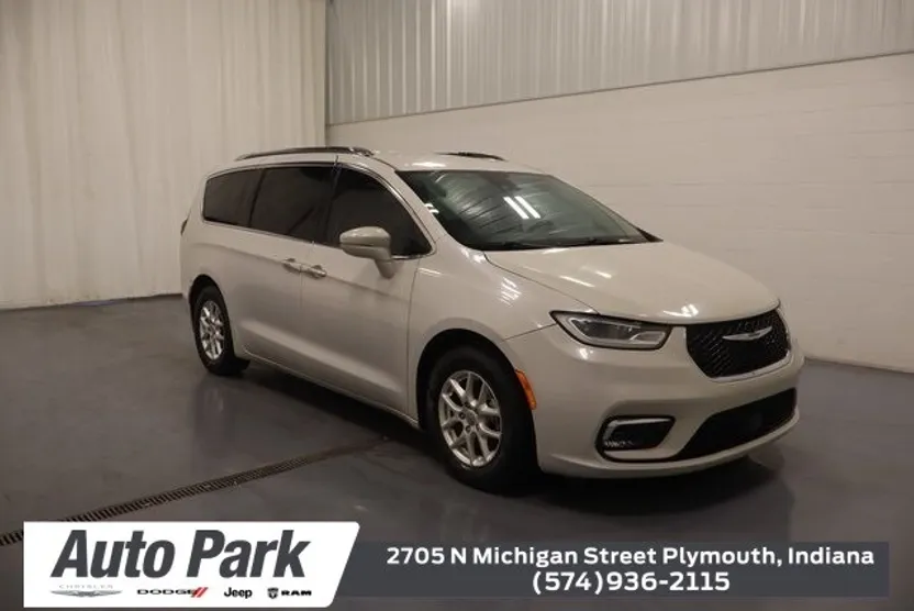2021 Chrysler Pacifica Touring L photo 1