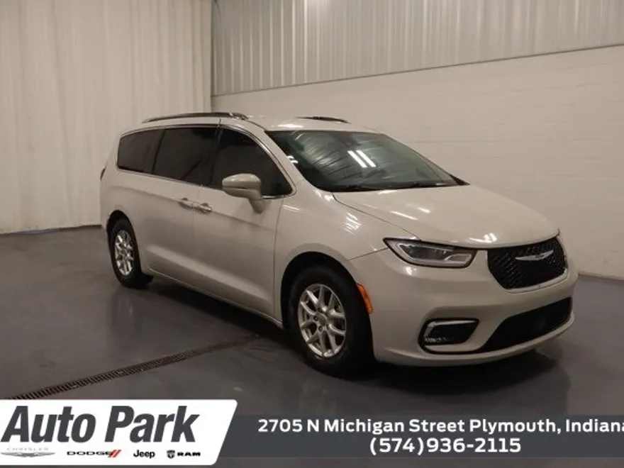 2021 Chrysler Pacifica Touring L photo 1